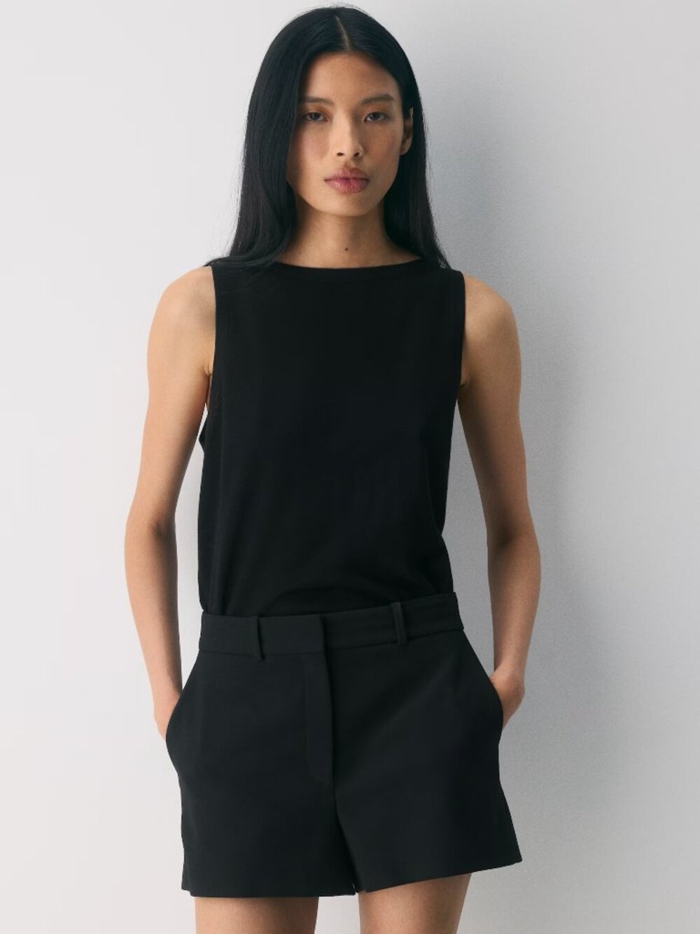 Women's High-Waist Black Tailored Shorts — Elegant Everyday Style